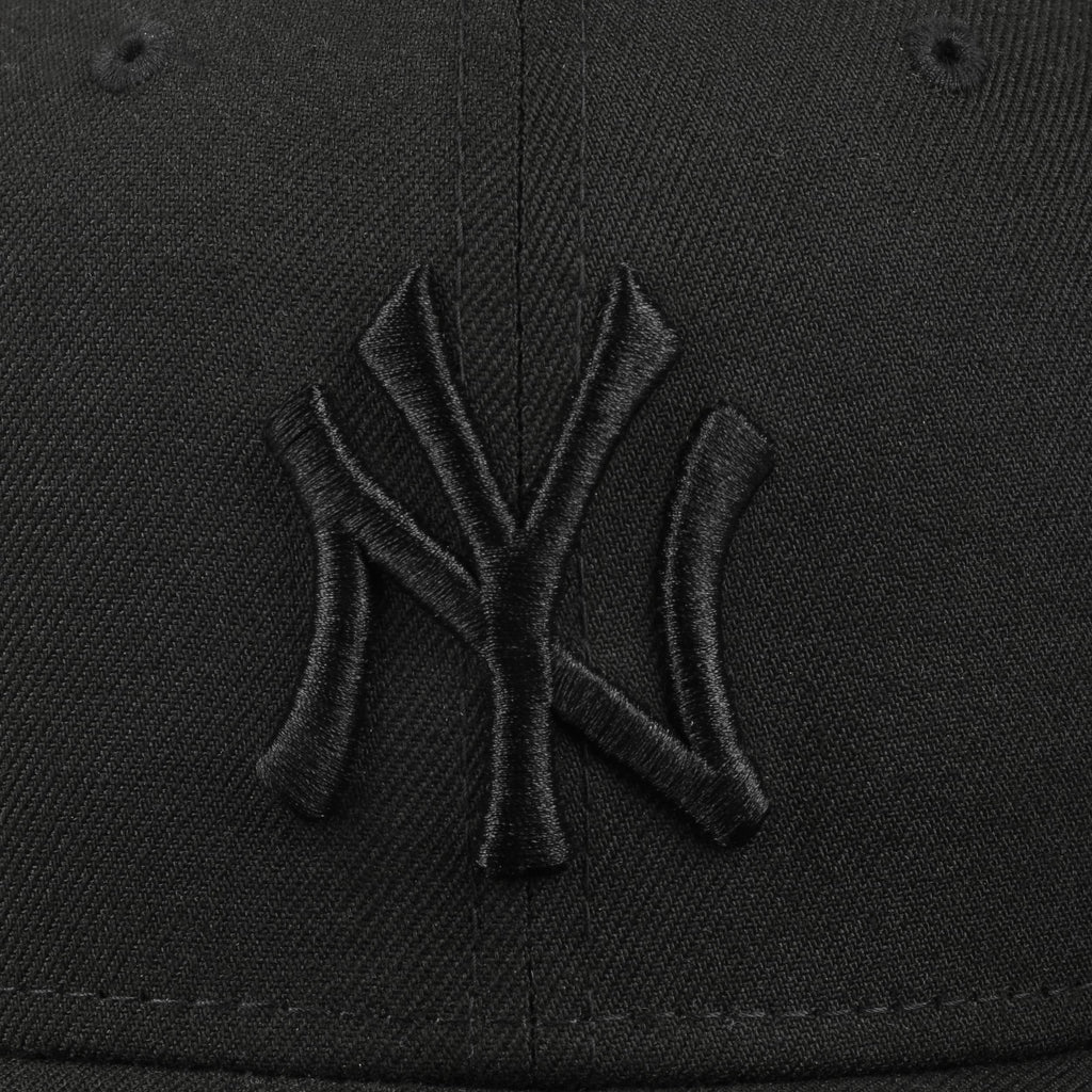 59FIFTY Black on Black Yankees Cap