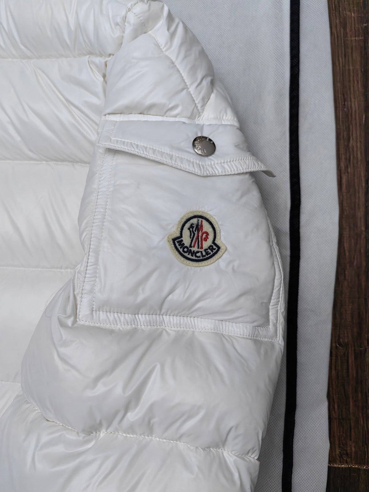 Moncler Hooded Contrast-Trim Short Puffer Coat — detail