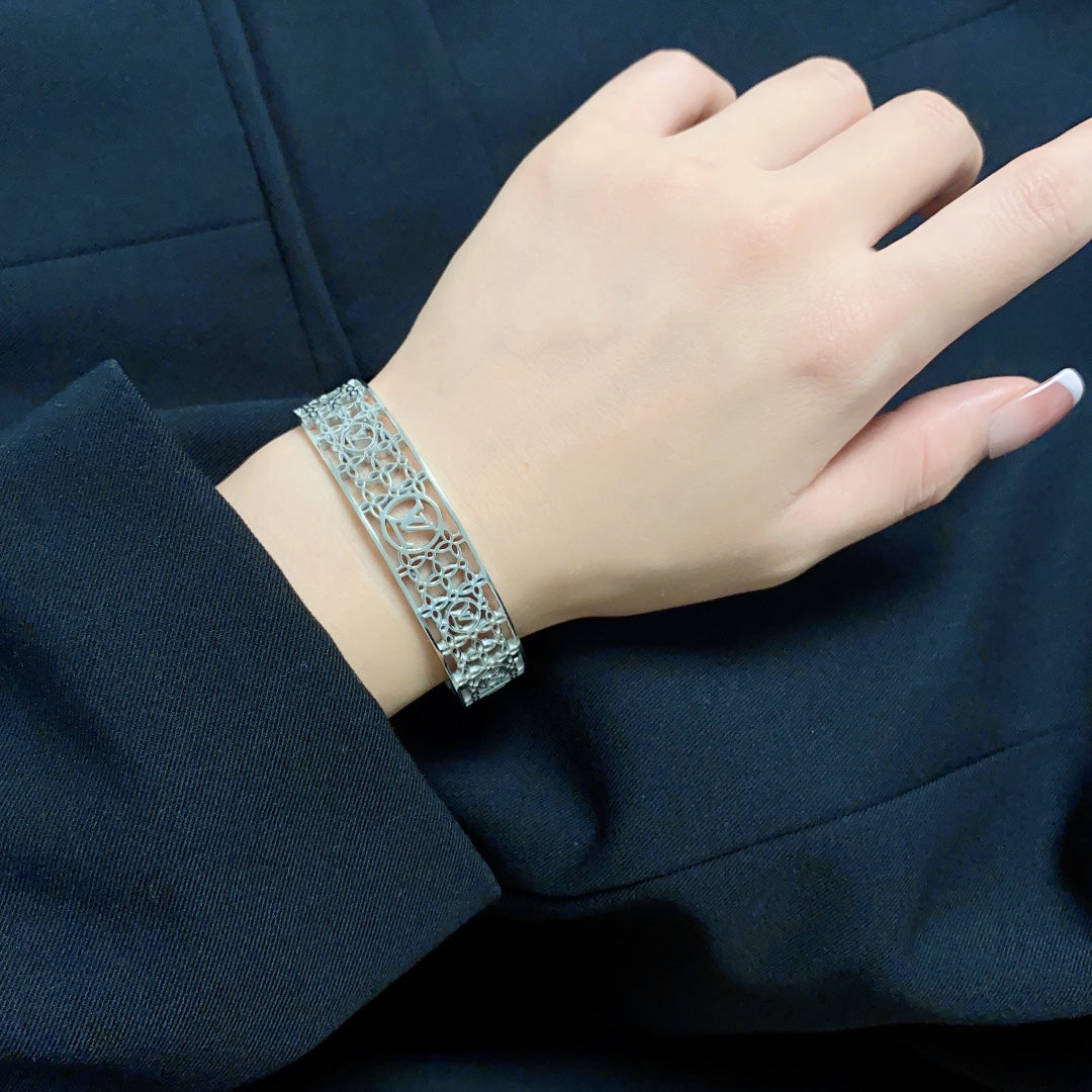 Louis Vuitton Cuff Chains 18K Gold Bracelet