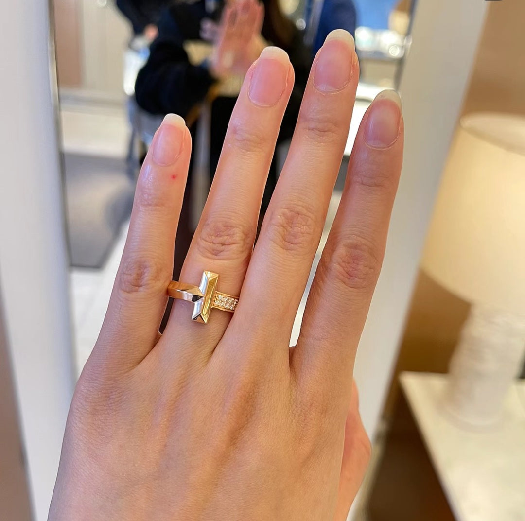 Tiffany T1 Diamonds 18K Gold Ring