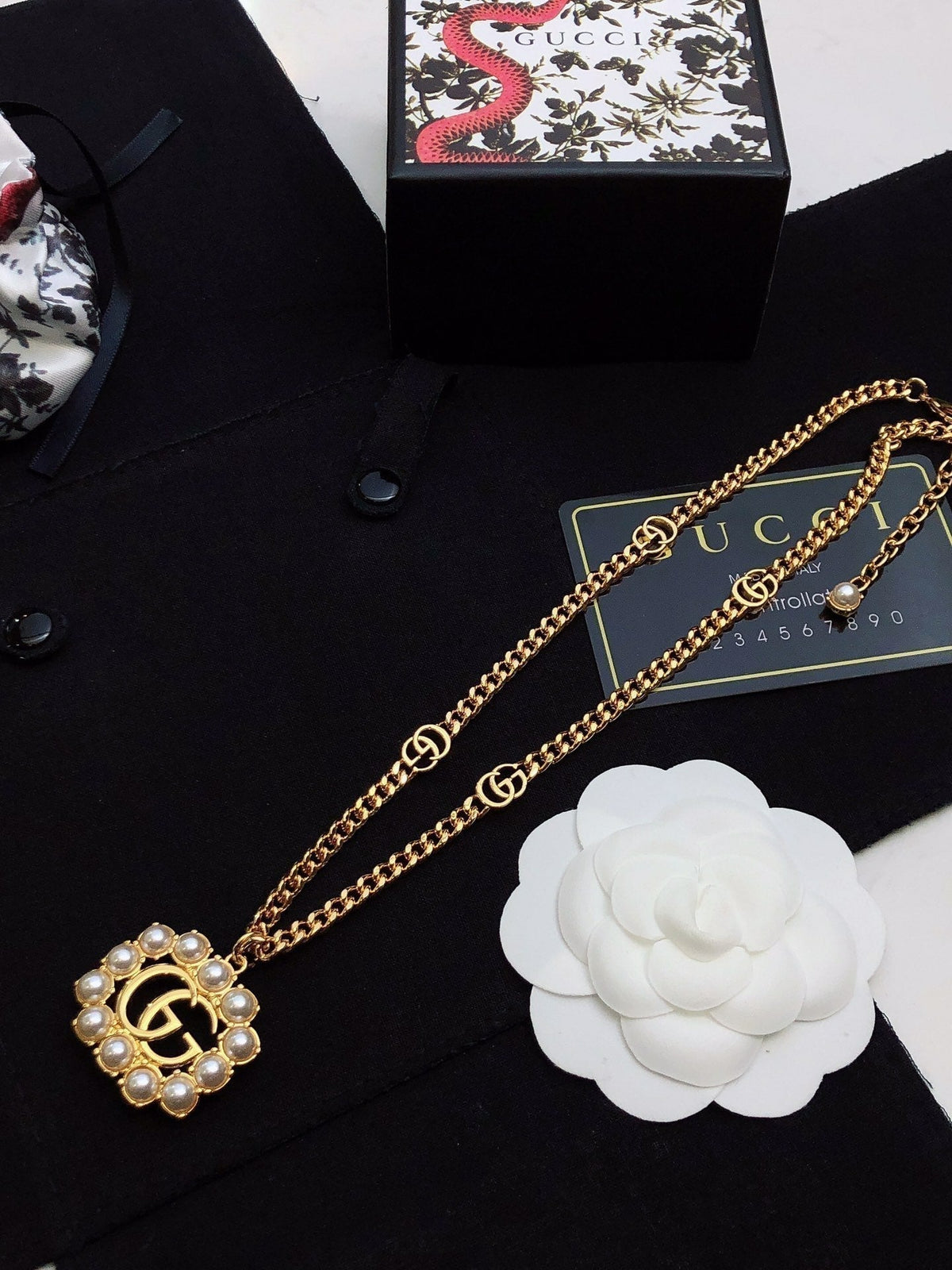 Gucci Double Pearl Double Gucci 18K Gold Necklace