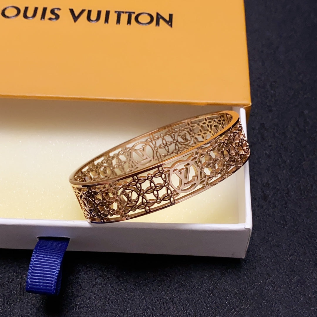 Louis Vuitton Hollow 18K Gold Bracelet