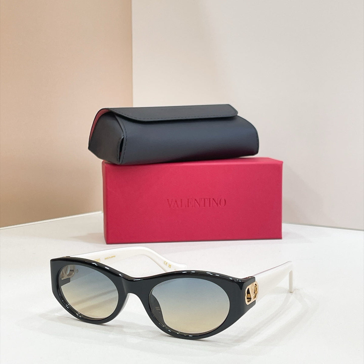Valentino VG0015S Sunglasses